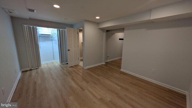 Building Photo - 5813 Shana Pl