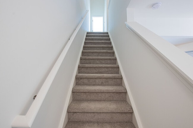 Building Photo - BEAUTIFUL 2 Bedroom Townhome in Midland - ...