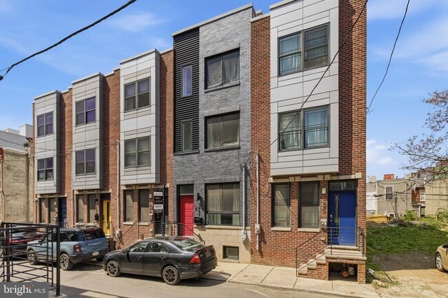 Building Photo - 1448 N Myrtlewood St