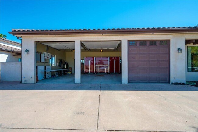 Building Photo - 6750 Golden Pheasant Ln
