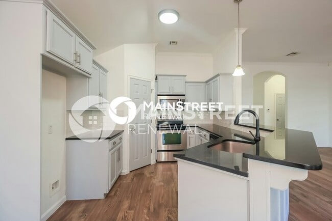 Building Photo - 3 Bedroom Pet-Friendly Home in Oklahoma City, OK with Main Street Renewal