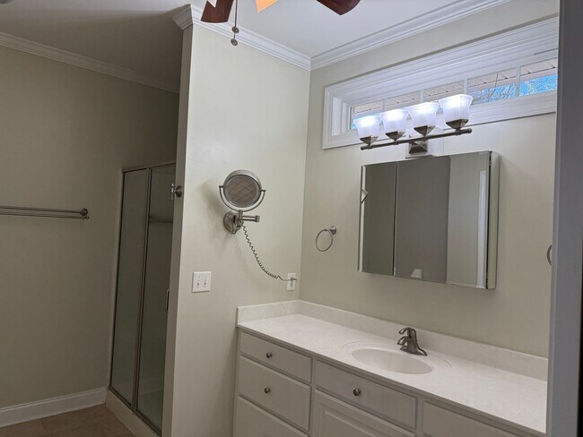 Building Photo - Lexington