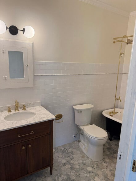 Building Photo - 200 Mitchell Ave