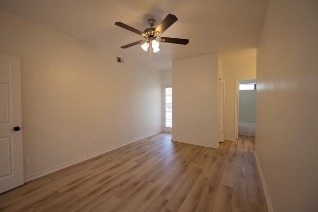 Building Photo - 3001 Cedar St