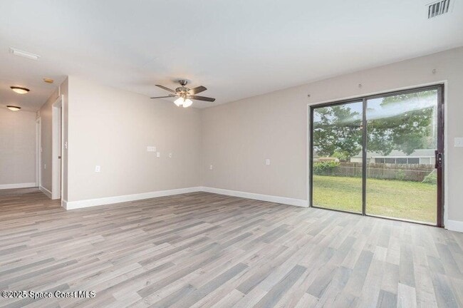 Building Photo - 1744 Valencia Ave