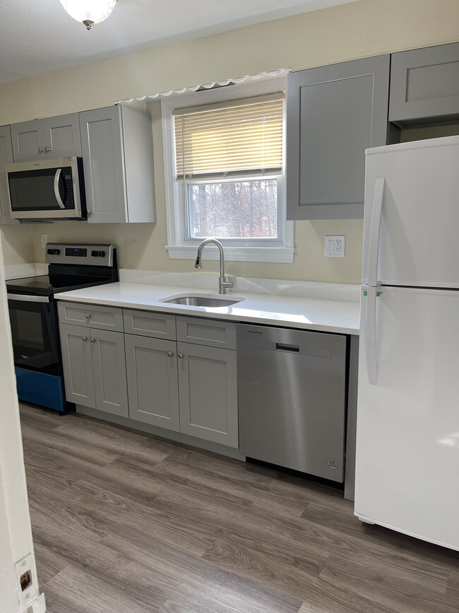 Building Photo - 8209 Comet Dr