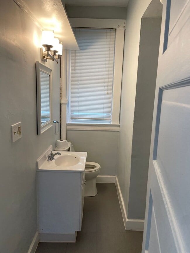 Building Photo - Beautiful 3bedroom 1.5 bath