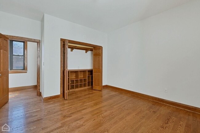 Building Photo - 4544 N Western Ave