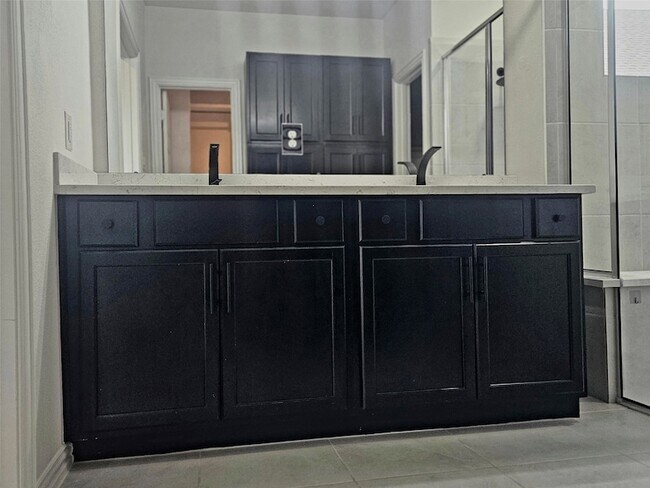 Building Photo - 15019 Crown Mnr Dr