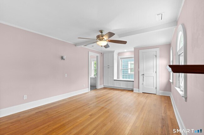 Building Photo - 12 Middlefield Dr