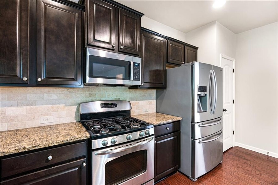 Building Photo - 655 Westmoreland Ln NE