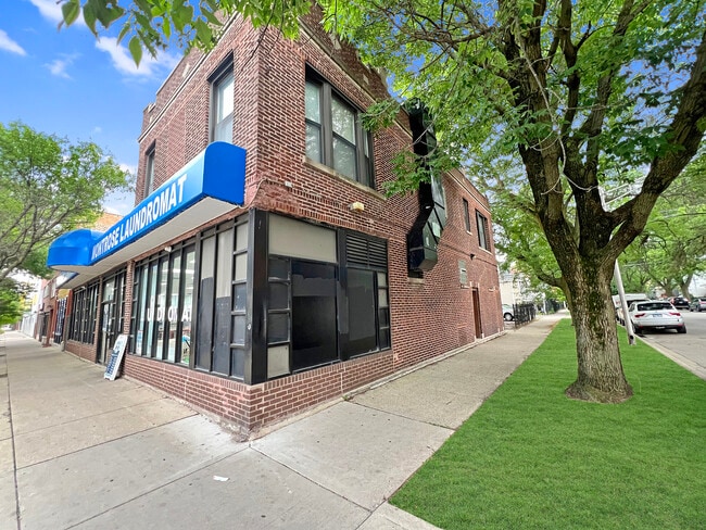 Primary Photo - 3461 W Montrose Ave