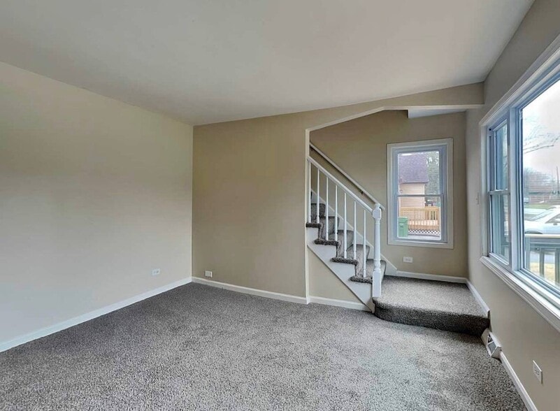 Building Photo - 9308 Nordica Ave