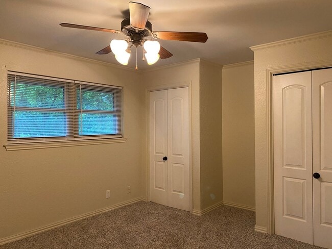 Building Photo - 3 BEDROOM, CORNER LOT