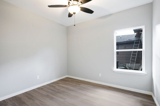 Building Photo - "Charming 3-Bedroom Denison Home with Gran...