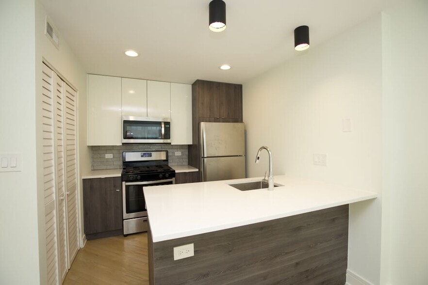 Building Photo - 959 W Grace St