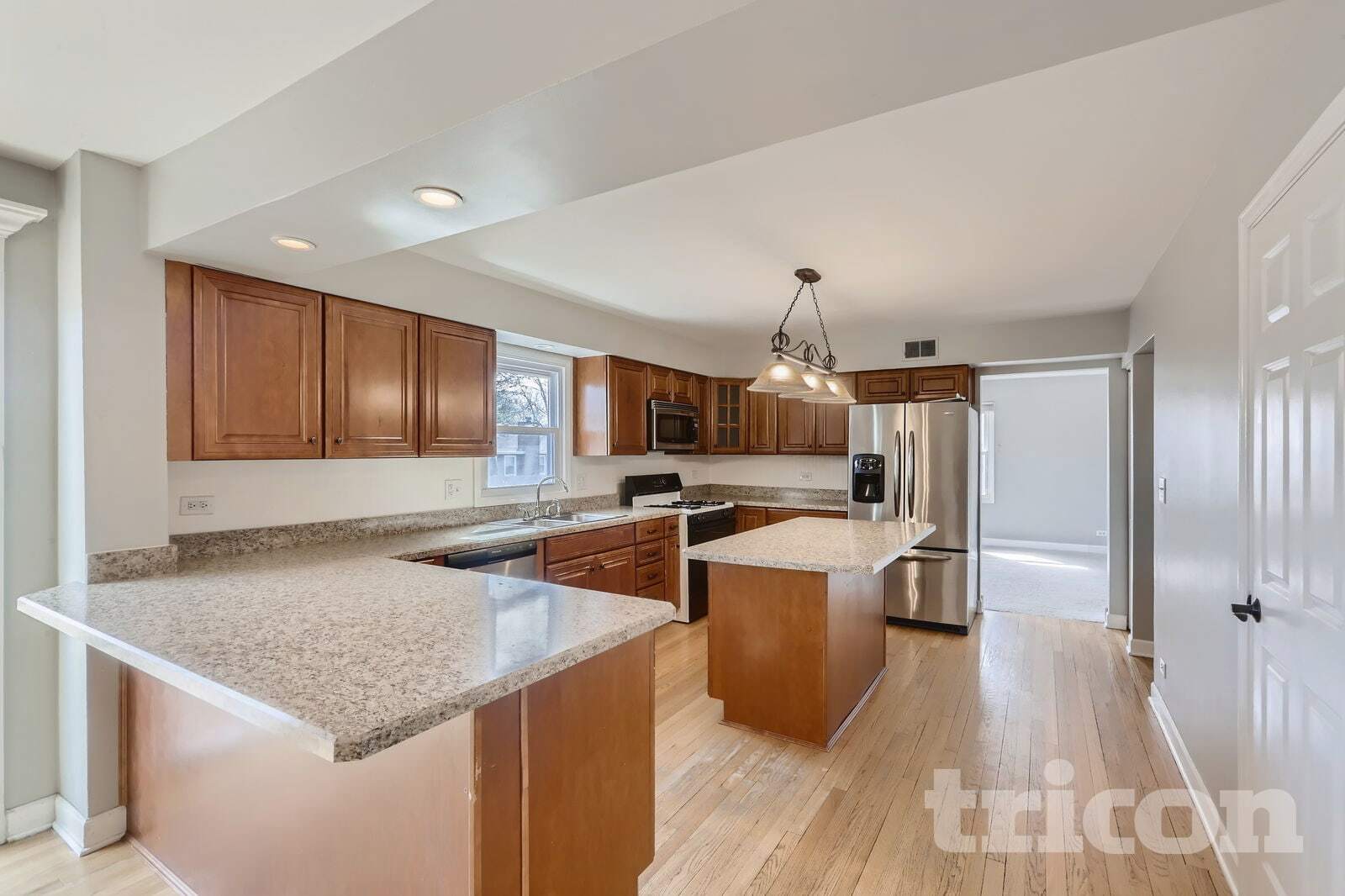 Building Photo - 2453 Crescent Ln S