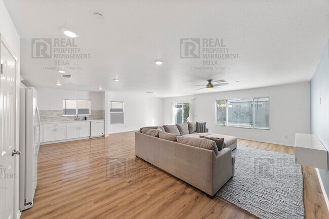 Building Photo - Spacious 4-Bed, 2-Bath Open-Concept Home i...