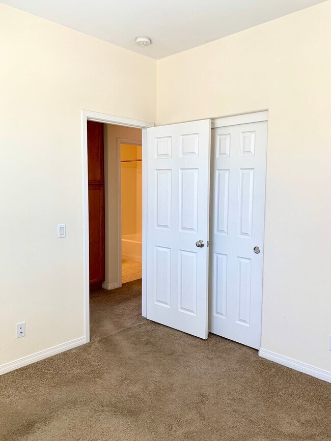 Building Photo - Enchanting 4 bedroom/2.5 bath property in the heart of Claremont Village