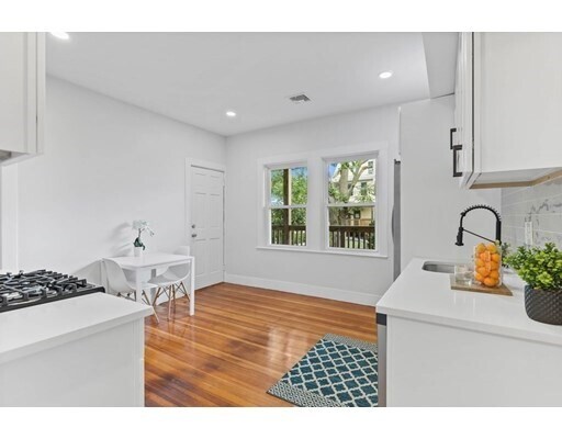 Building Photo - 50 Lithgow St