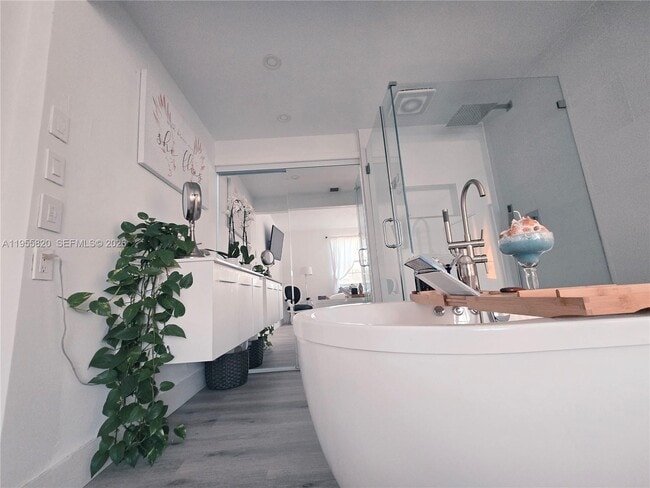 Building Photo - 1303 Presidio Dr