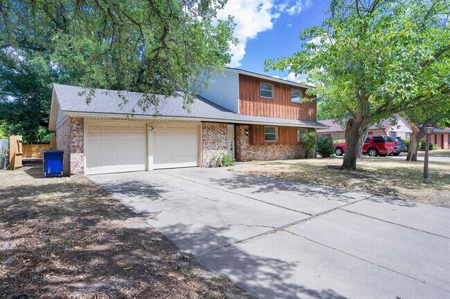 Building Photo - 405 Steeple Ridge Rd