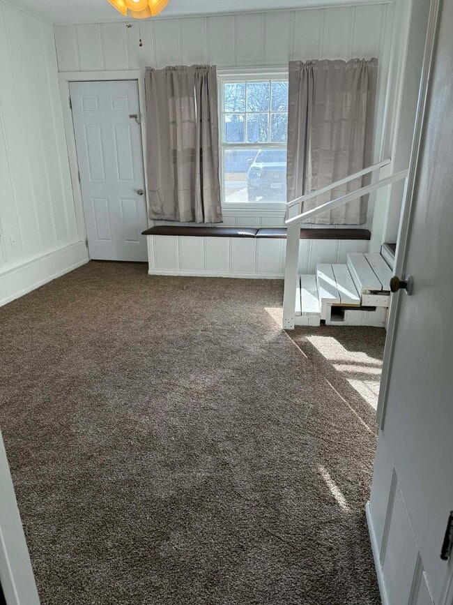 Building Photo - 109 E Fairview St