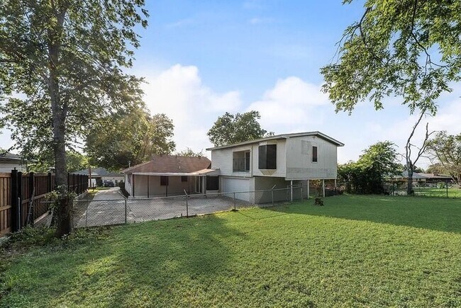 Building Photo - 5706 Rocky Ridge Rd