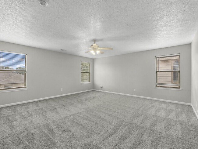 Building Photo - 6730 Crescent Creek Ln