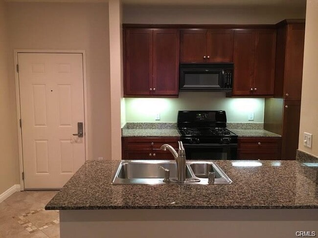 Granite countertops - 1102 Scholarship