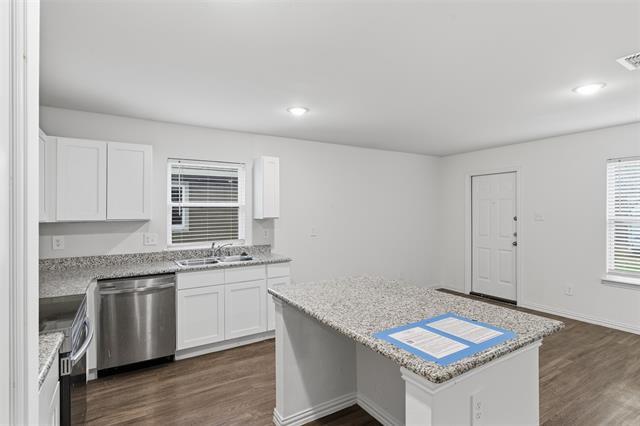 Building Photo - 104 Holiday Dr