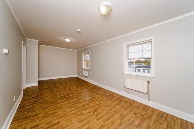 Building Photo - 20 Vandenburgh Ave