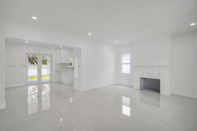 Building Photo - 4112 SW 9th Terrace