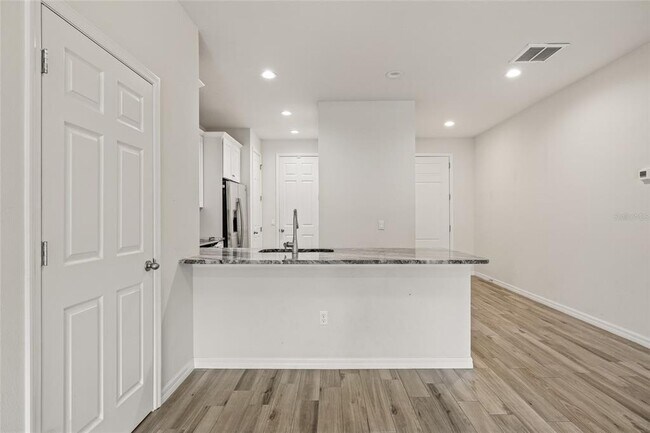 Building Photo - 1950 Lake Ridge Blvd