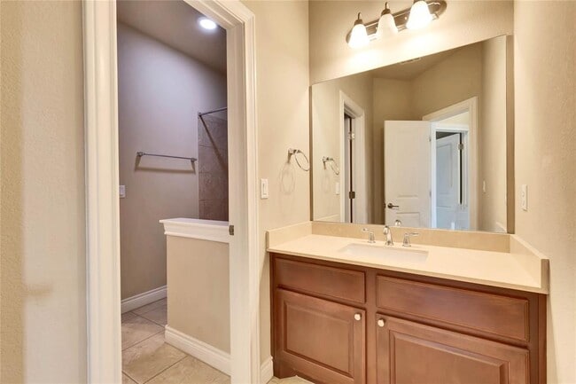 Building Photo - 15012 Iveans Way