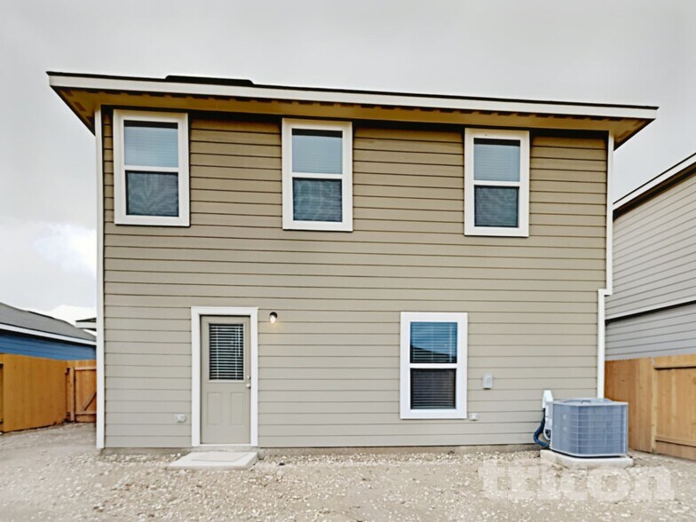 Building Photo - 11750 Davalos Ln