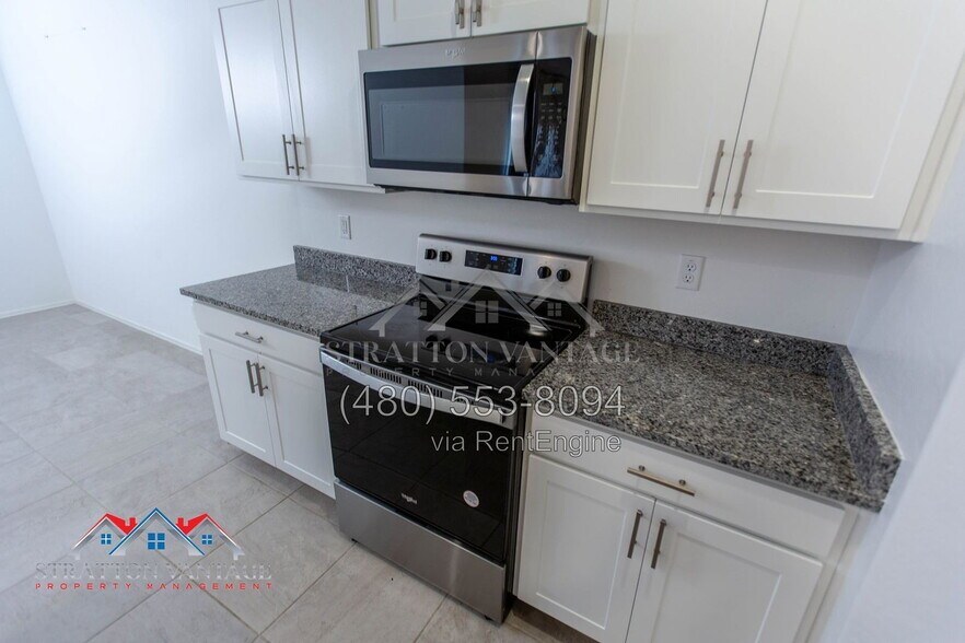 Building Photo - 1146 W Descanso Canyon Dr