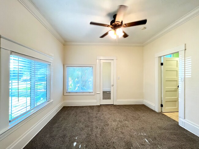 Building Photo - REMODELED 2 BED, 1.5 BATH IN CORONA