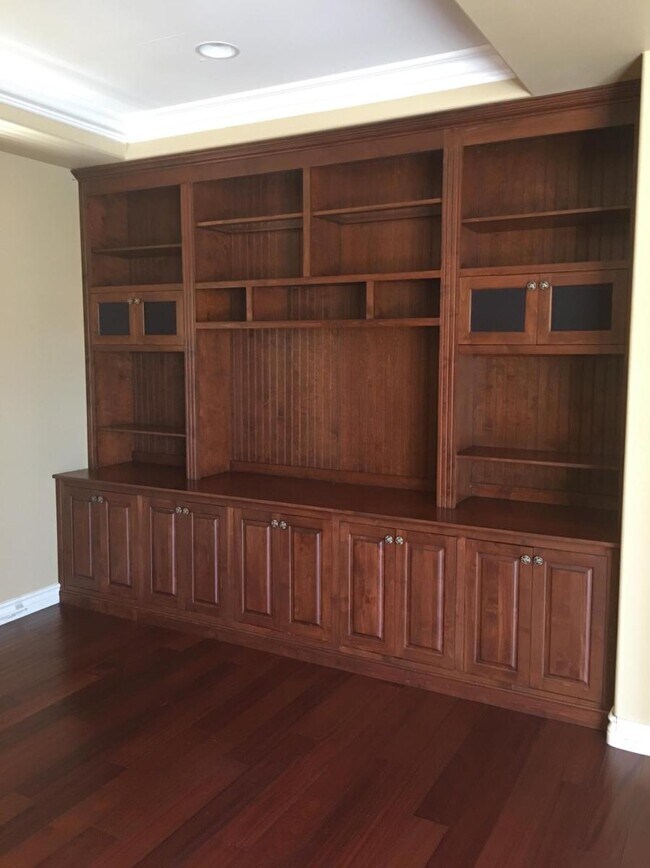 Building Photo - 2022 Plant Ave