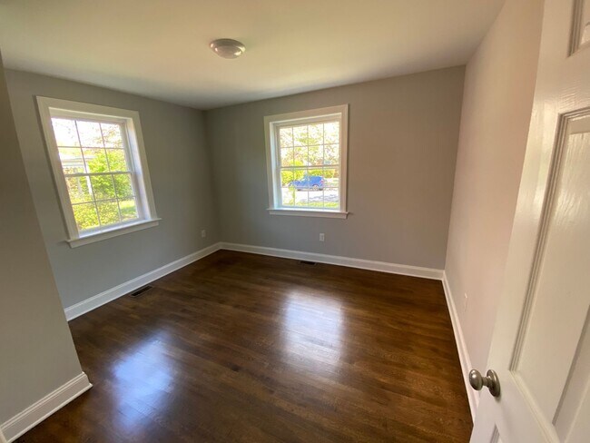 Building Photo - Updated 4 Bedroom Home Convenient to Carytown, Byrd Park And More. Available In July