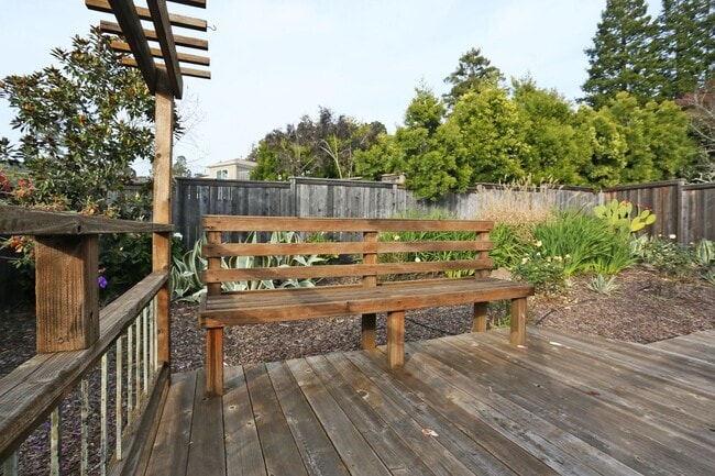 Building Photo - Charming single-story 2BR/1BA home in Mill Valley, Back yard, Storage, Front Porch (11 Alta Vista...