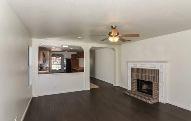 Building Photo - 4-Bedroom, 2-Bath Home in Carriage Hills N...