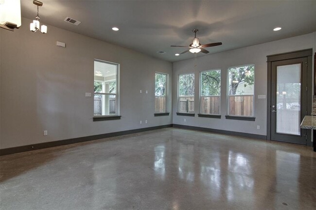 Building Photo - 923 E 37th St