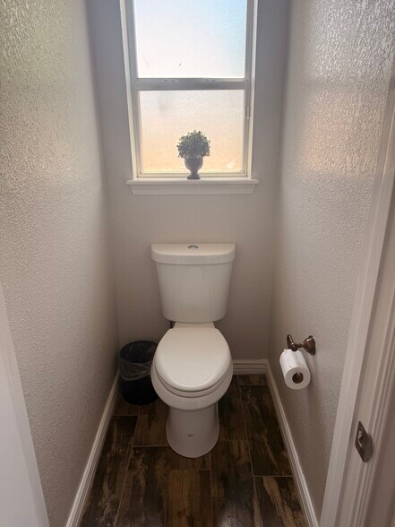 Building Photo - 836 Sunset Park Dr