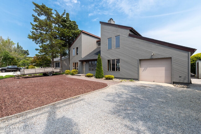 Building Photo - 813 Cable Dr