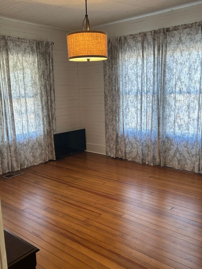 Building Photo - Beautiful Home Heart of Hartselle