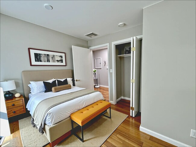 Building Photo - 1661-1663 Washington St. Unit 203