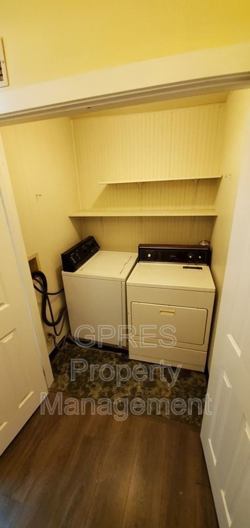 Building Photo - 1109 Goettmann St