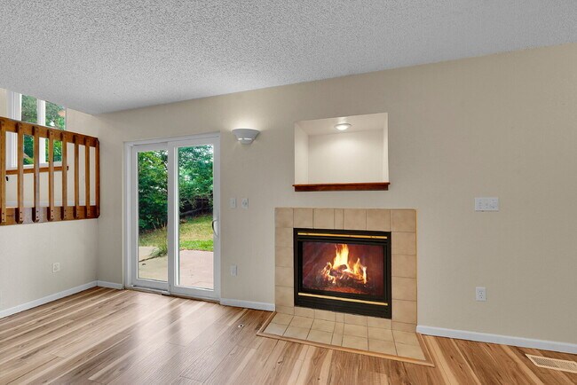 Building Photo - $2,895, 4 bed, 3 bath, located in Westmins...