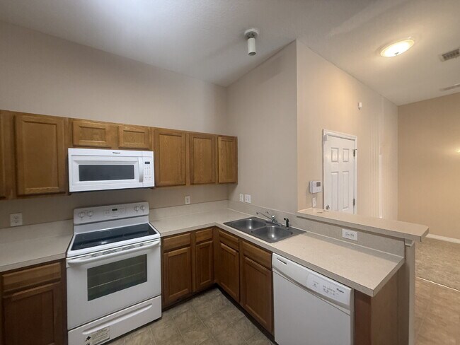 Building Photo - FOR RENT:  3 BEDROOM 2 BATHROOM CONDO LOCATED IN TIMBER RUN